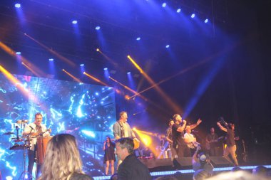 (Inimigos da HP, Sao Paulo 'daki Tom Brasil konser salonunda nostaljik müzik eşliğinde bir konser veriyor. 2 Ekim 2021, Sao Paulo, Brezilya: Tom Brasil konser salonunda nostaljik müzikli bir konser sırasında Inimigos da HP grubunun üyeleri