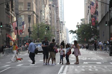 (New York 'ta düzenlenen 84. Geleneksel Pulaski Günü Geçidi. 3 Ekim 2021, New York, ABD: Polonyalı Amerikalılar Tuğgeneral Casimir Pulaski onuruna 5. Cadde, New York 'taki 84. Geleneksel Pulaski Günü Geçidi' ni kutladılar