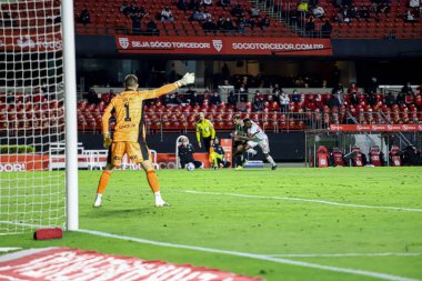 Brezilya Futbol Şampiyonası: Sao Paulo ve Santos. 7 Ekim 2021, Sao Paulo, Brezilya: Sao Paulo takımından Miranda, Sao Paulo ve Santos arasında oynanan futbol maçı, Brezilya Futbol Şampiyonası 'nın 24. turu için geçerlidir.