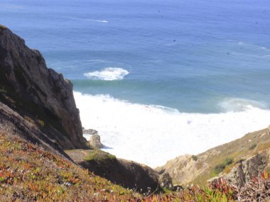 Cabo da Roca, Sintra 'da. 7 Ekim 2021, Sintra, Portekiz: 7 Perşembe günü Lizbon 'un metropol bölgesinde, Sintra kentinin en çok ziyaret edilen turizm merkezlerinden biri olan Cabo da Roca' da turizm hareketi)