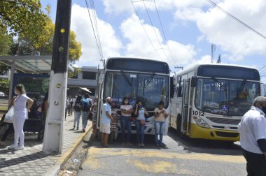 (Göçmen bürosu çalışanları önümüzdeki haftadan itibaren belirsiz bir süre için grev tehdidinde bulundu. 7 Ekim 2021, Natal, Rio Grande do Norte, Brezilya: Natal, Rio Grande do Norte 'den sürücüler ve otobüs toplayıcıları