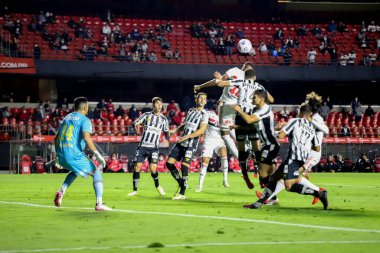 Brezilya Futbol Şampiyonası: Sao Paulo ve Santos. 7 Ekim 2021, Sao Paulo, Brezilya: Sao Paulo takımından Miranda, Sao Paulo ve Santos arasında oynanan futbol maçı, Brezilya Futbol Şampiyonası 'nın 24. turu için geçerlidir.