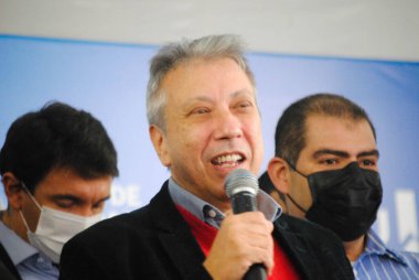 Sao Paulo Belediye Başkanı ve Vali Yardımcısı, bu yılın Mayıs ayında ölen Bruno Covas 'ın adını alan konut geliştirme çalışmalarını devrettiler. 8 Ekim 2021, Sao Paulo, Brezilya: Chacara do Konut Kompleksi 'nin evlerinin teslimi için seremoni 