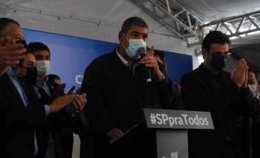 Sao Paulo Belediye Başkanı ve Vali Yardımcısı, bu yılın Mayıs ayında ölen Bruno Covas 'ın adını alan konut geliştirme çalışmalarını devrettiler. 8 Ekim 2021, Sao Paulo, Brezilya: Chacara do Konut Kompleksi 'nin evlerinin teslimi için seremoni 