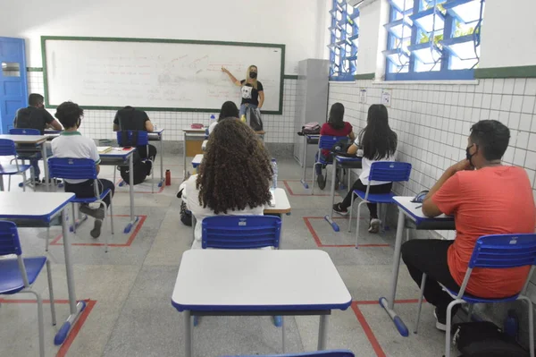 (INT) RN 'in devlet ve özel okulları% 100 kişisel derslerle geri dönebilirler. 8 Ekim 2021, Natal, Rio Grande do Norte, Brezilya: Colegio Estadual do Atheneu Norte Riograndense, Petropolis Mahallesi, Natal