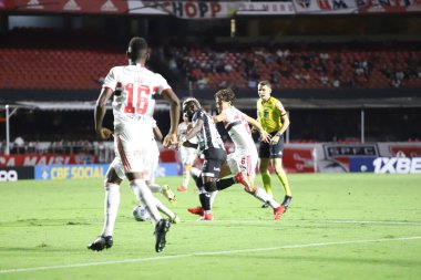 (Brezilya Futbol Şampiyonası: Sao Paulo ve Ceara. 14 Ekim 2021, Sao Paulo, Brezilya: Sao Paulo takımından koç Rogerio Ceni, Sao Paulo ve Ceara arasında oynanan futbol maçında, Brezilya Futbol Şampiyonası 'nın 26.