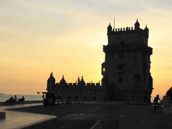 Torre Belem Lisabonu Října2021 Lisabon Portugalsko Lidé Užívají Západ Slunce — Stock fotografie