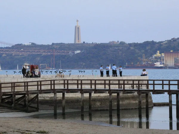 Torre Belem Lissabon Oktober 2021 Lissabon Portugal Folk Njuter Solnedgången — Stockfoto