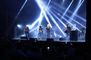 Brezilyalı Paula Toller Sao Paulo 'da bir gösteri yapıyor. 16 Ekim 2021, Sao Paulo, Brezilya: Brezilyalı ünlü şarkıcı Paula Toller, Sao Paulo 'daki Tom Brasil' de kendi vokalini yaptığı Kid Abelha rock grubunun büyük hitlerini seslendirdi. 
