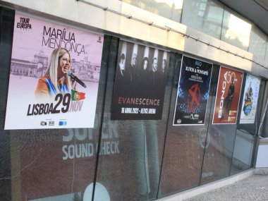 Lizbon 'daki Nacoes Park' ta. 15 Ekim 2021, Lizbon, Portekiz: Nacoes Park 'ta ve Lizbon' daki çevrede 15 Ekim Cuma günü halk hareketi). 