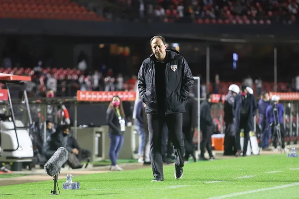 Brezilya Futbol Şampiyonası: Sao Paulo ve Corinthians. 18 Ekim 2021, Sao Paulo, Brezilya: Sao Paulo ve Corinthians arasında oynanan futbol maçı sırasındaki Sao Paulo taraftarları, Morumbi 'de düzenlenen Brezilya Futbol Şampiyonası' nın 27.