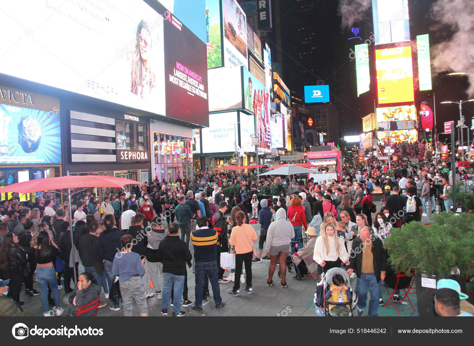 New Crowded Times Square Night October 2021 New York Usa — Stock Editorial  Photo © thenews2.com #518446242, image size:1600x1167