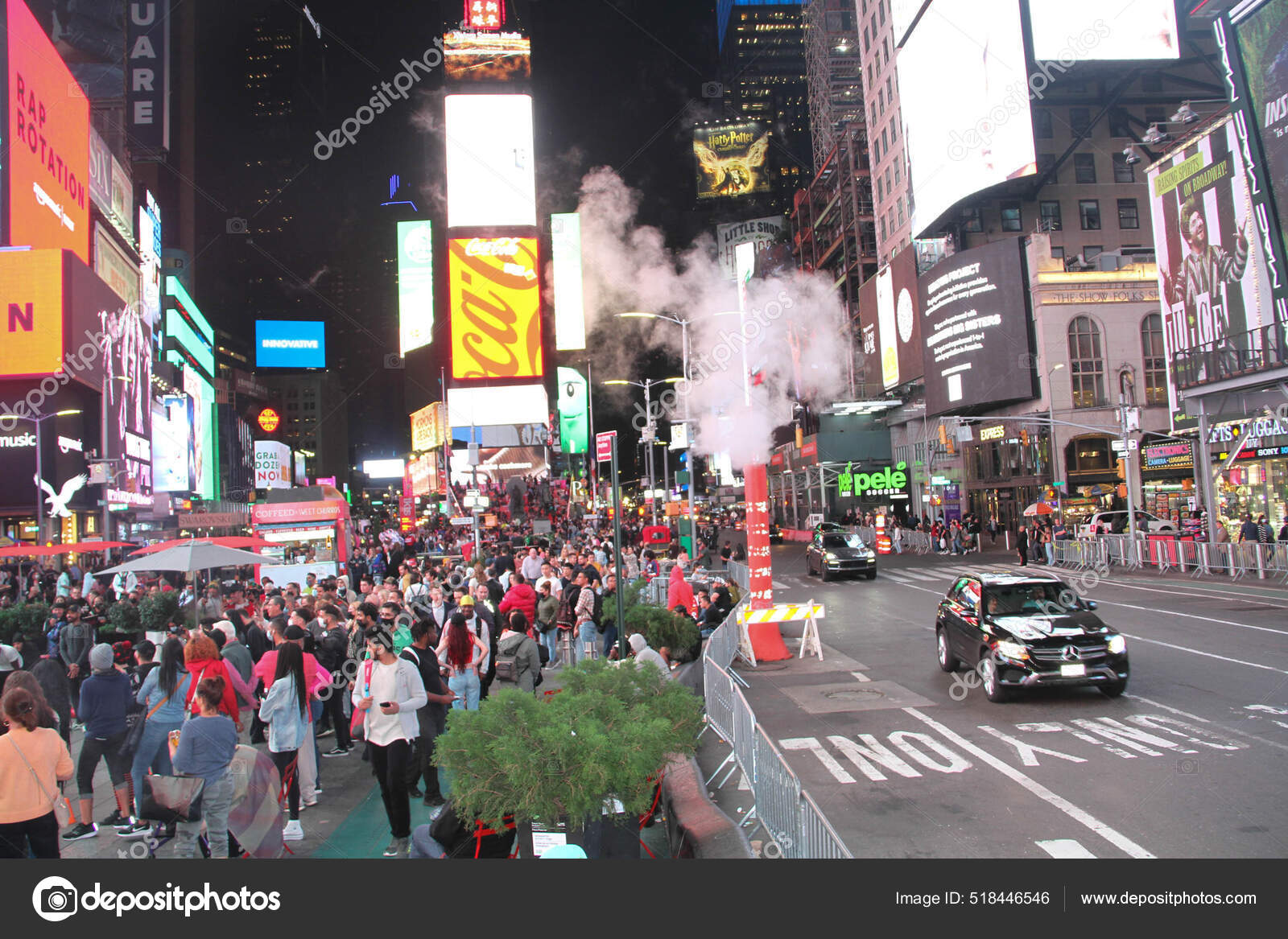 New Crowded Times Square Night October 2021 New York Usa — Stock Editorial  Photo © thenews2.com #518446546, image size:1600x1167
