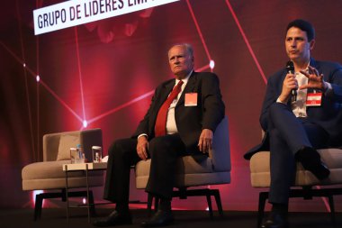 (Lide Business Forum Paneli Demokrasi, Seçim ve Siyasi Çevre 'yi tartışıyor. 21 Ekim 2021, Sao Paulo, Brezilya: MDB 'nin ulusal başkanı, Bruno Araujo, PSDB' nin ulusal başkanı, Luciano Bivar, ulusal başkan 