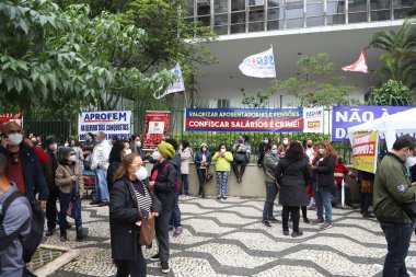 Belediye memurları Sao Paulo Odası önünde protesto gösterisi yapıyor. 20 Ekim 2021, Sao Paulo, Brezilya: 20 Ekim Çarşamba günü Sao Paulo Belediye Meclisi önünde memurların protestosu). 