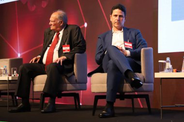 (Lide Business Forum Paneli Demokrasi, Seçim ve Siyasi Çevre 'yi tartışıyor. 21 Ekim 2021, Sao Paulo, Brezilya: MDB 'nin ulusal başkanı, Bruno Araujo, PSDB' nin ulusal başkanı, Luciano Bivar, ulusal başkan 