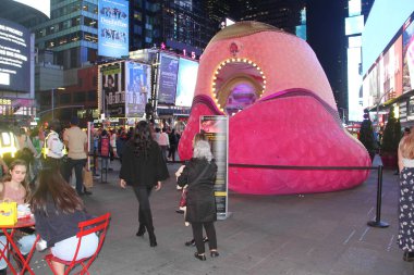 Times Meydanı 'nda Pamela Council' in 