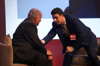 (Lide Business Forum Paneli Demokrasi, Seçim ve Siyasi Çevre 'yi tartışıyor. 21 Ekim 2021, Sao Paulo, Brezilya: MDB 'nin ulusal başkanı, Bruno Araujo, PSDB' nin ulusal başkanı, Luciano Bivar, ulusal başkan 