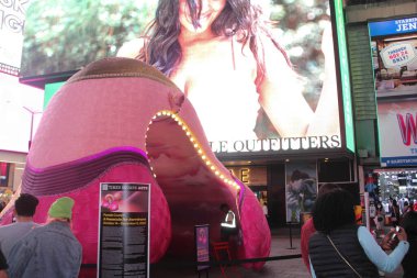 Times Meydanı 'nda Pamela Council' in 