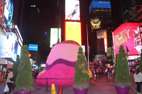 Fountain Survivors Von Pamela Council Wurde Times Square Ausgestellt Oktober — Stockfoto