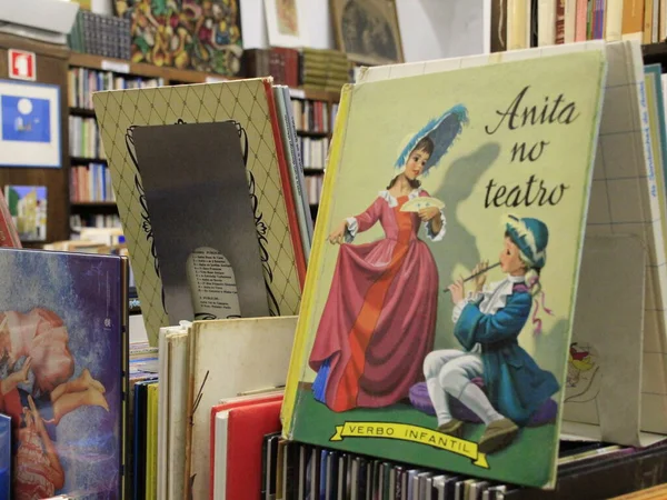 Costa Βιβλιοπωλείο Στη Λισαβόνα Οκτωβρίου 2021 Λισαβόνα Πορτογαλία Ατμόσφαιρα Του — Φωτογραφία Αρχείου