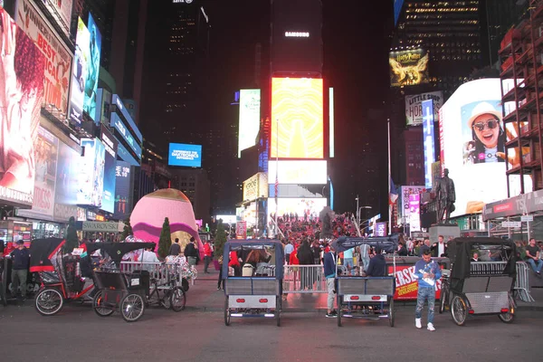 Fuente Para Sobrevivientes Del Consejo Pamela Expuesta Times Square Octubre —  Fotos de Stock