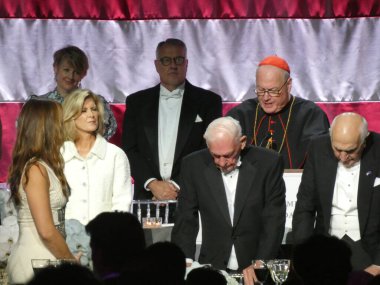 (Eski ABD Dışişleri Bakanı Condoleezza Rice ve Fox Haber Sunucusu Maria Bartiromo Al Smith Anma Vakfı Yemeği Manşeti. 1 Ekim 2021, New York, ABD: İkinci Dünya Savaşı sonrası Amerikan Politikası 'nın etkili ve simgesel bir armatürü