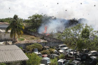 Yangın Natal 'ın kuzey bölgesindeki bir karakolu vurdu. 24 Ekim 2021, Natal, Rio Grande do Norte, Brezilya: 24 Ekim Pazar günü eski Aracın Savunma ve Sahipliği Uzmanlaşmış Polis Karakolu 'nda başka bir yangın daha çıktı (24.).  