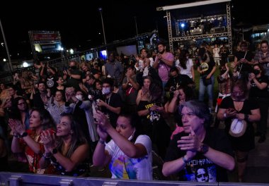 Müzik: Rock Brazil 40 Yıl, Rio de Janeiro 'da. 24 Ekim 2021, Rio de Janeiro, Brezilya: 24 Pazar günü Rio de Janeiro 'da Pira Meydanı' nda düzenlenen Rock Brasil 40 Anos 'ta çok sayıda grup sahne aldı.). 