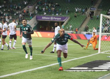 Brezilya Futbol Şampiyonası: Palmeiras ve Sport. 25 Ekim 2021, Sao Paulo, Brezilya: Palmeiras takımından Felipe Melo 'nun Brezilya' nın 28. turu için geçerli olan maçta attığı golün kutlanması 