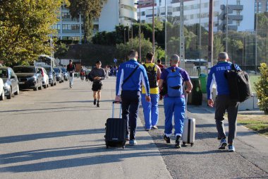 Dünya Kata Şampiyonası Lizbon 'da yapılıyor. 26 Ekim 2021, Lizbon, Portekiz: Dünya Kupası Katas - Lizbon Üniversitesi Stadyumu Pavilion no: 1 'de düzenlenen Dünya Kupası' nın ilk günü sonrasında atletler hareketi