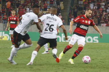 (Brezilya Futbol Kupası Yarı Finali: Flamengo ve Athletico-PR. 27 Ekim 2021, Rio de Janeiro, Brezilya: Brezilya Futbol Kupası 2021 yarı finali için geçerli olan Flamengo ve Athletico Paranaense arasındaki futbol maçı, Maracana Stadyumu 'nda yapıldı.