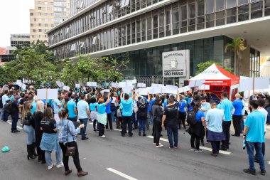 (Sao Paulo Odası önünde idari reforma karşı protesto. 28 Ekim 2021, Sao Paulo, Brezilya: Kamu Hizmetleri Günü 'nde protestocular Sao Paulo Belediye Binası önünde İdari Reform' a karşı harekete geçtiler.