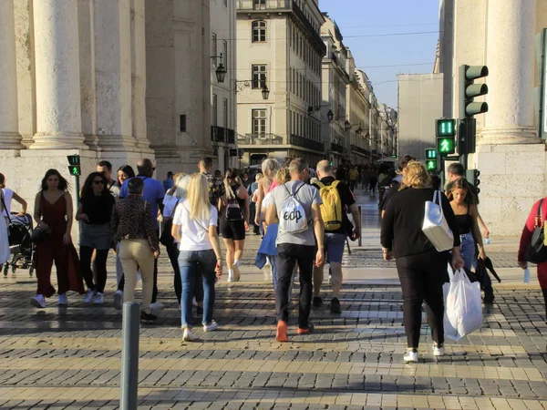 Gente Gode Una Giornata Sole Lisbona Ottobre 2021 Lisbona Portogallo — Foto Stock