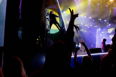 Müzik: Rock Brazil, Rio de Janeiro 'da 40 yıl düzenlenmiştir. 30 Ekim 2021, Rio de Janeiro, Brezilya: Brezilyalı grup Biquini Cavadao, 30 Cumartesi günü Rio de Janeiro 'daki Pira Meydanı' nda düzenlenen Rock Brazil 40 Yıl boyunca konser verdi.).