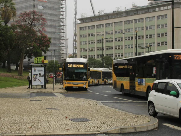 里斯本地铁大罢工的巴士增援工程2021年10月29日 葡萄牙里斯本 里斯本地铁员工计划于11月2日 部分时间 和4日 全天时间 举行罢工 这加强了Carris的公交服务 — 图库照片