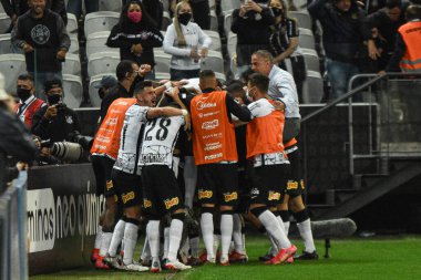 (Brezilya Futbol Şampiyonası: Corinthians ve Chapecoense. 1 Kasım 2021, Sao Paulo, Brezilya: Neo Quimica Arena 'da düzenlenen Brezilya Futbol Şampiyonası' nın 29 'uncu turu için geçerli olan Chapecoense maçında Corinthians taraftarları