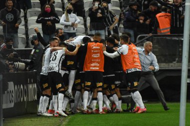 (Brezilya Futbol Şampiyonası: Corinthians ve Chapecoense. 1 Kasım 2021, Sao Paulo, Brezilya: Neo Quimica Arena 'da düzenlenen Brezilya Futbol Şampiyonası' nın 29 'uncu turu için geçerli olan Chapecoense maçında Corinthians taraftarları