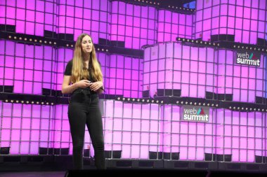 Teknoloji: Lizbon 'da Web Zirvesi. 1 Kasım 2021, Lizbon, Portekiz: Dünyanın en büyük teknoloji etkinliklerinden biri olan Web Zirvesinin açılışı, Lizbon, Portekiz 'deki Nacoes Park' ta gerçekleşti.