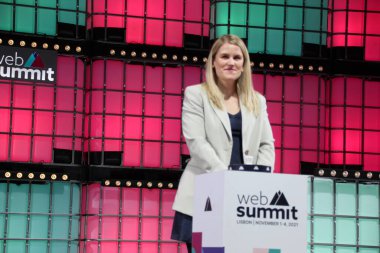 Web Zirvesi Lizbon 'da yapıldı. 1 Kasım 2021, Lizbon, Portekiz: Lizbon Web Zirvesi, dünyanın en büyük teknoloji etkinliği.