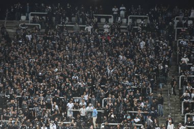 (Brezilya Futbol Şampiyonası: Corinthians ve Chapecoense. 1 Kasım 2021, Sao Paulo, Brezilya: Neo Quimica Arena 'da düzenlenen Brezilya Futbol Şampiyonası' nın 29 'uncu turu için geçerli olan Chapecoense maçında Corinthians taraftarları