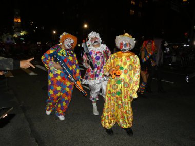Post-CoVid Cadılar Bayramı Maskeli Balosu New York 'un Tohum fakat Tarihi Webster Salonu' nda sahnelendi. 31 Ekim 2021, New York, ABD: Amerika 'nın en büyük ve en şatafatlı Cadılar Bayramı Partilerinin kalıcı karşı kültürü 
