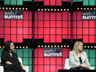 Web Zirvesi Lizbon 'da yapıldı. 1 Kasım 2021, Lizbon, Portekiz: Lizbon Web Zirvesi, dünyanın en büyük teknoloji etkinliği.