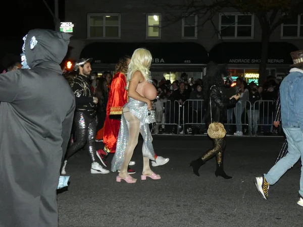 Μετα Covid Halloween Μεταμφίεση Στεγάζεται Στο Seedy Της Νέας Υόρκης — Φωτογραφία Αρχείου