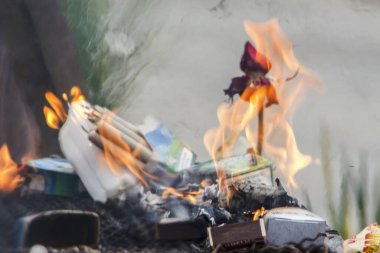 Rio de Janeiro 'daki Üçüncü Carmo Tarikatı. 2 Kasım 2021, Rio de Janeiro, Brezilya: 2 Kasım Salı günü Rio de Janeiro 'daki Caju Mahallesi' ndeki Üçüncü Düzen Carmo Mezarlığı 'nda ziyaretçi hareketi)