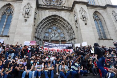Sao Paulo Eğitim Hizmetleri Daha İyi Maaşlar İçin Protesto Ediyor. 3 Kasım 2021, Sao Paulo, Brezilya: Sao Paulo Eğitim Çalışanları daha iyi maaş için protesto ve Vali Joao Doria ve Eğitim Bakanı