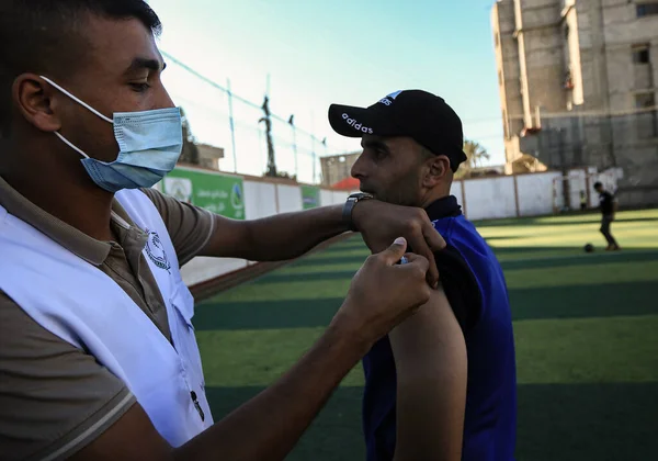 Filistinli Futbolculara Bir Doz Pfizer Aşısı Verilir Kasım 2021 Gazze — Stok fotoğraf