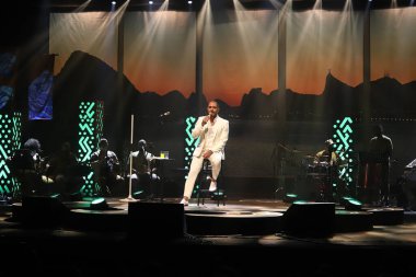 Sao Paulo 'daki etkinlik, Rio de Janeiro kentindeki turizmin devamı oldu. 8 Kasım 2021, Rio de Janeiro, Brezilya: Rio de Janeiro Devlet Sekreteri tarafından düzenlenen bir etkinlikte şarkıcı Diogo Nogueira sahne aldı. 