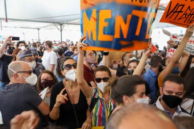 Gösterici, Augusta Belediye Parkı 'nın açılışında 