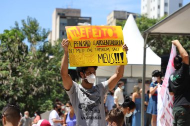 Gösterici, Augusta Belediye Parkı 'nın açılışında 